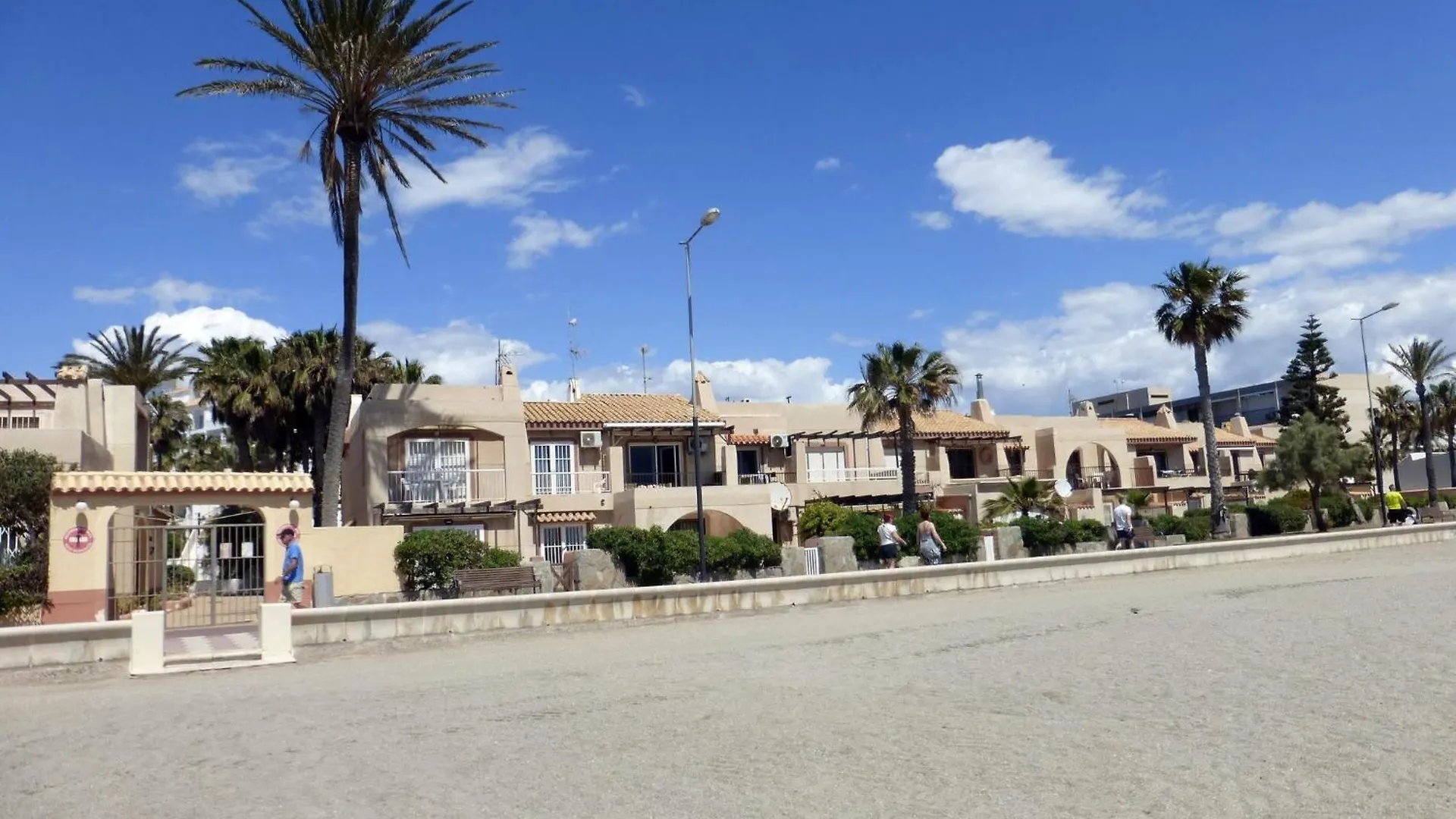 Lovely 2 Bedroom Apartment With Pool Roquetas de Mar