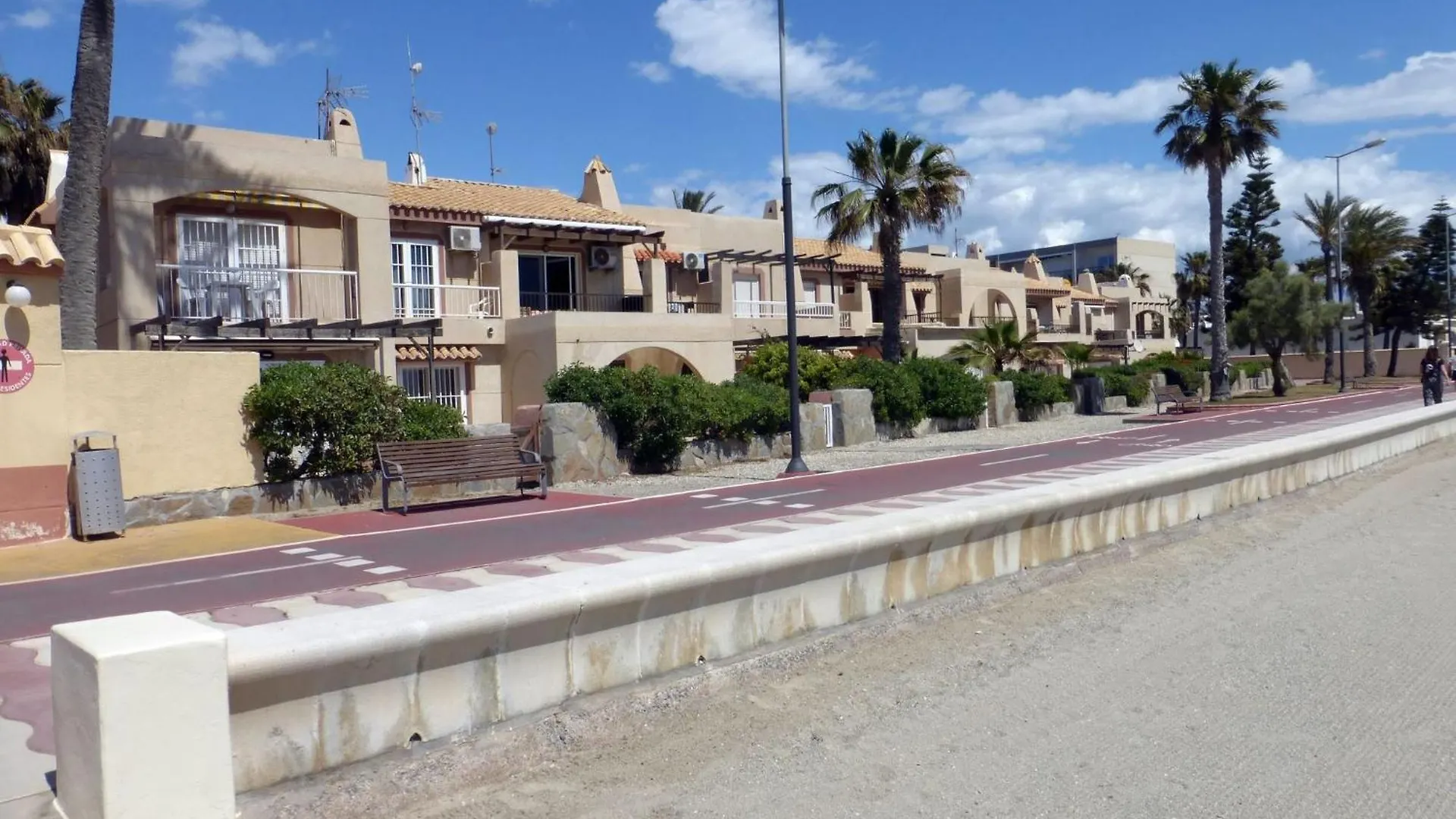 Lovely 2 Bedroom Apartment With Pool Roquetas de Mar Spanyolország